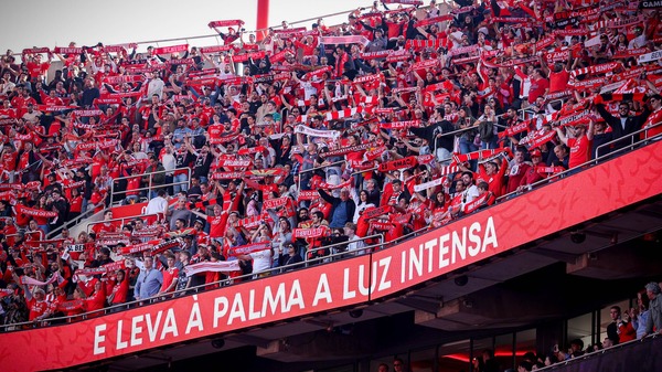 Les supporters de Benfica lors d'un match du club à domicile (c) Meta, Benfica